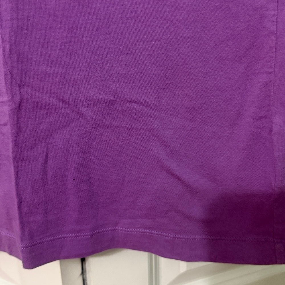 Nike Women’s Spellout Logo V-Neck T-Shirt - Purple/Lavender - Size M - Picture 6 of 9